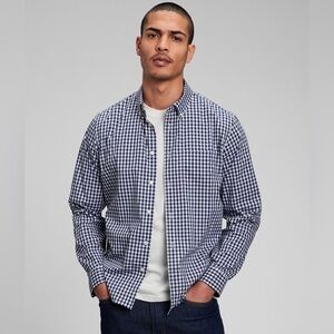 NWT. GAP Men’s Poplin Button Down Shirt in Untucked Fit. Blue Gingham.